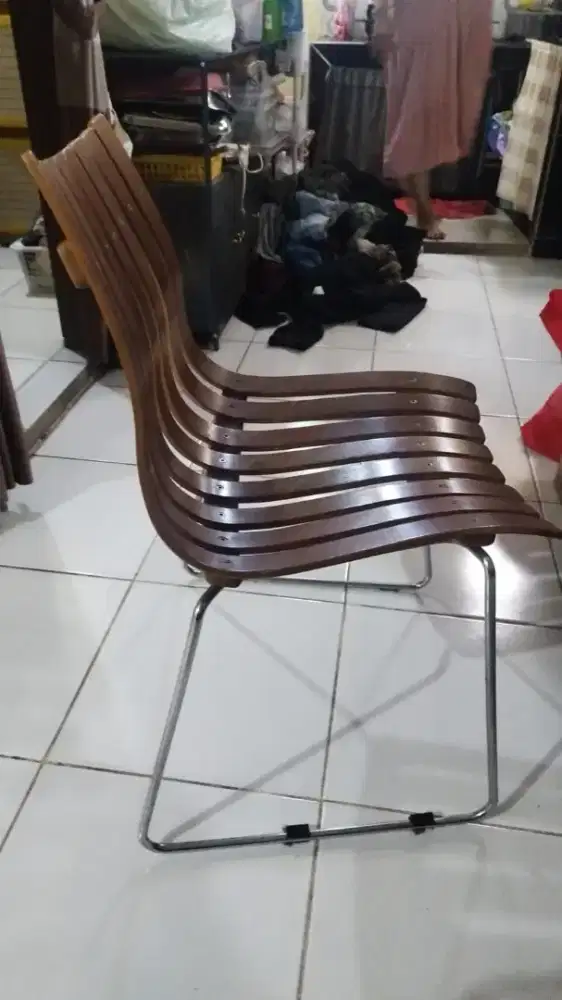 Kursi kayu minimalis
