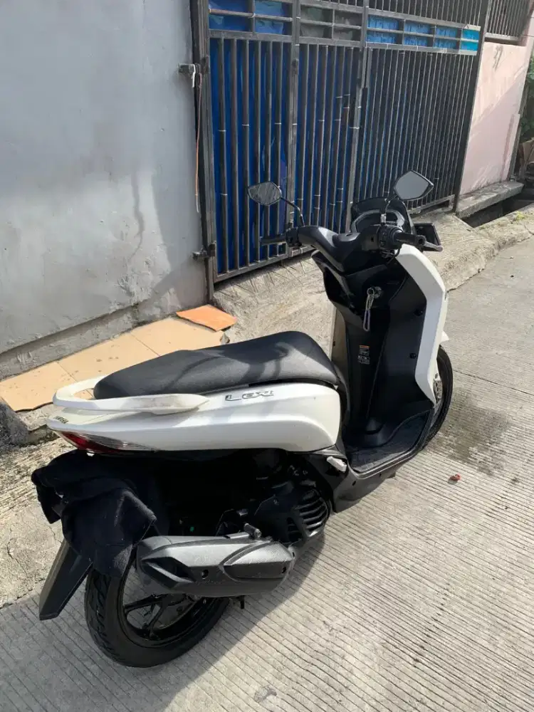 Lexi 125 Putih LOW KM