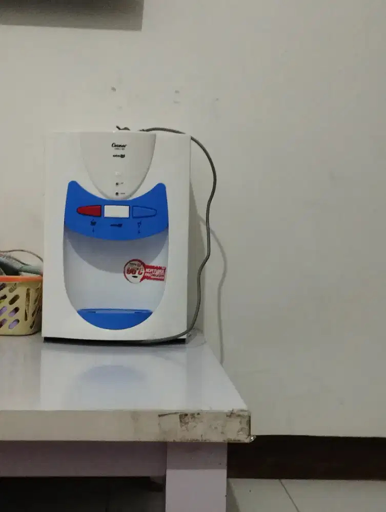 Dispenser cosmos air panas dan biasa