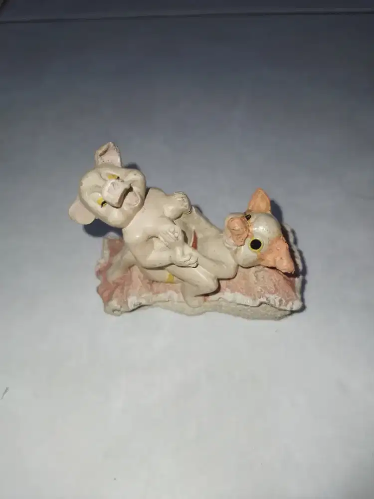 Patung babi pakai kacamata, bahan keramik campur, P10cm T5cm,bisa nego