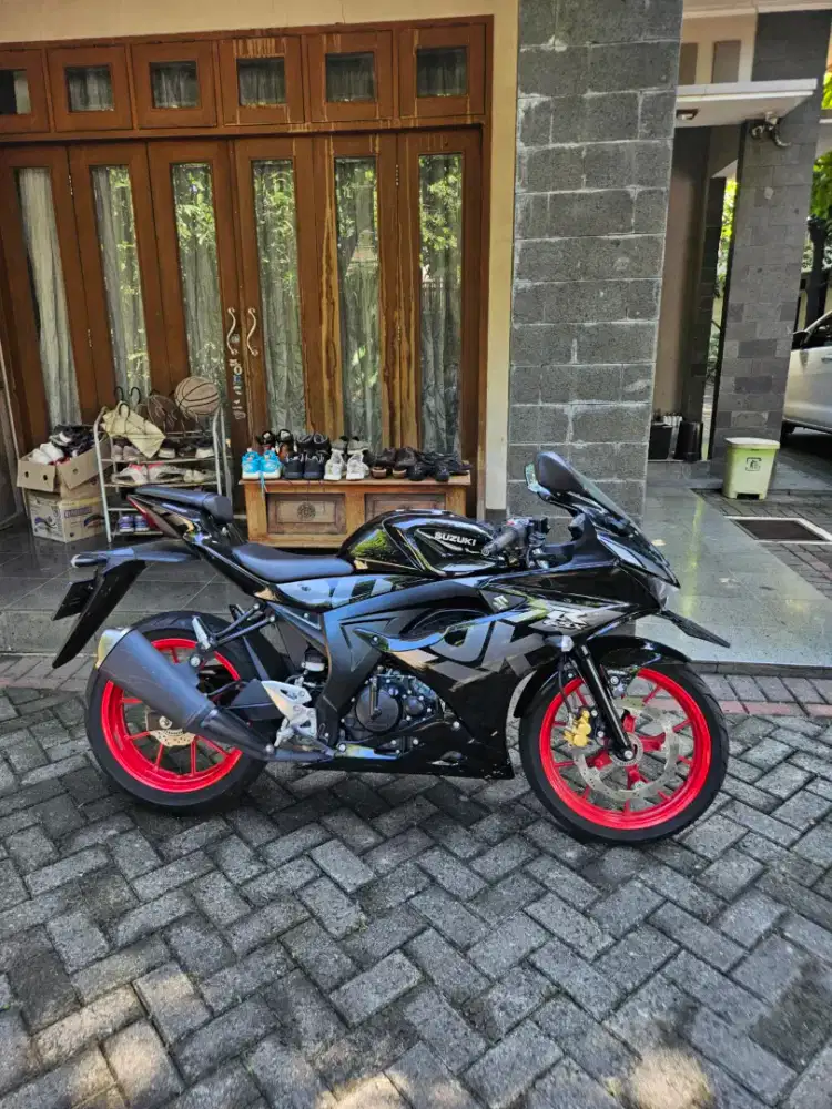 Suzuki GSX-R150 Hitam Velg Merah, Kondisi Mulus, Siap Pakai