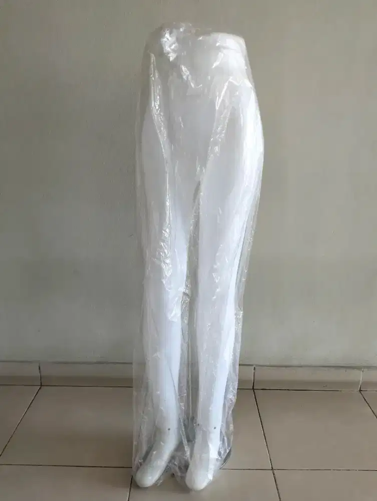 Manekin Celana Wanita
