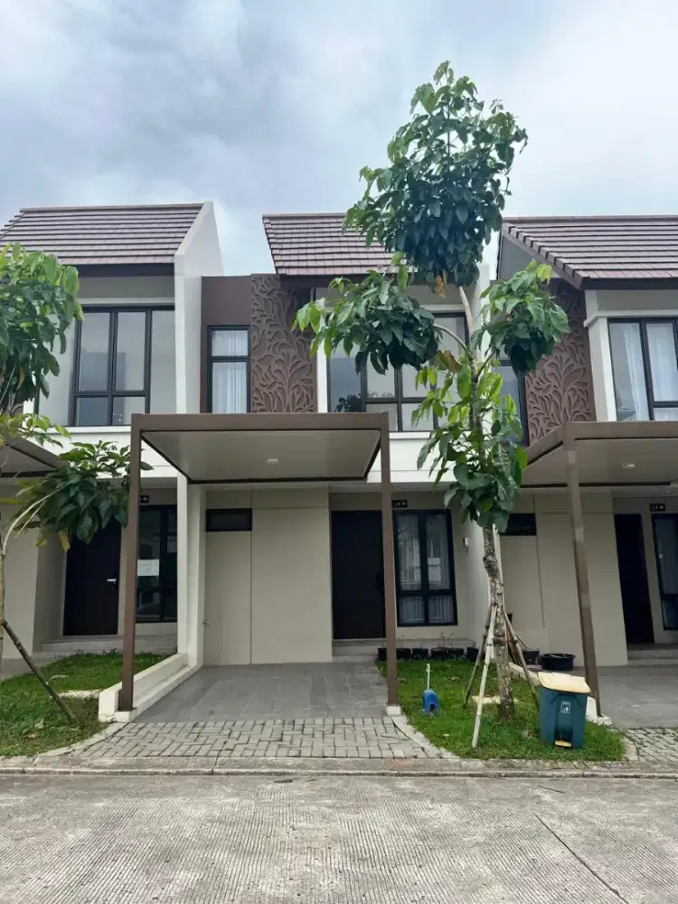 Disewakan Rumah Klaster 2 Lantai Depan pintu Tol