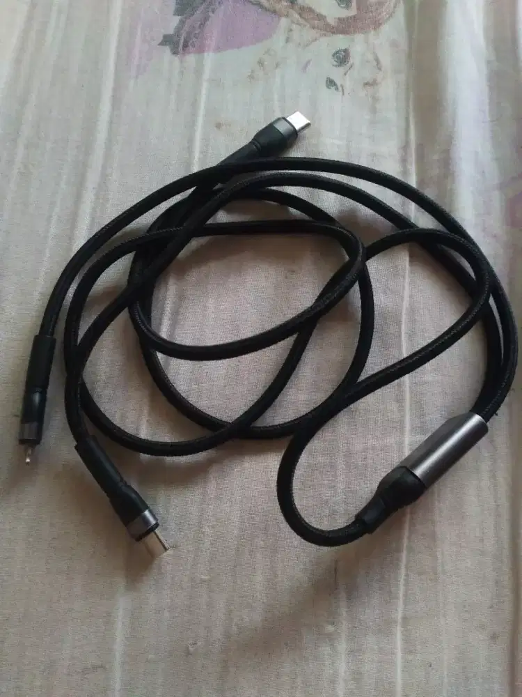 Kabel data multifungsi seken