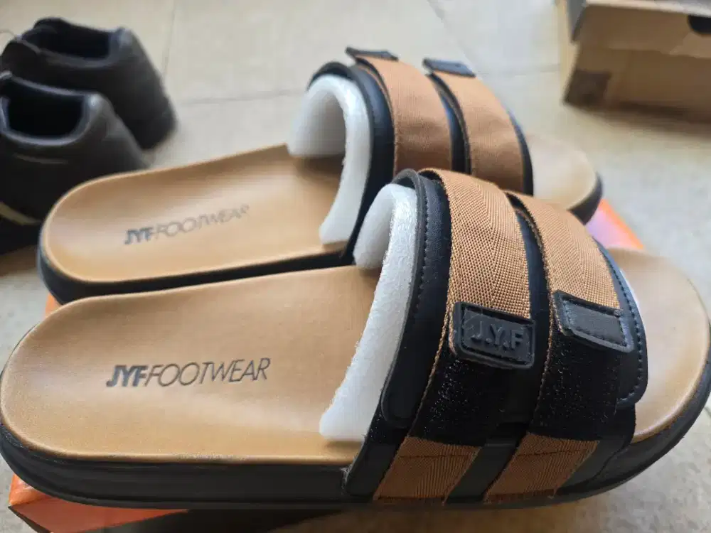 Sendal pria donatello