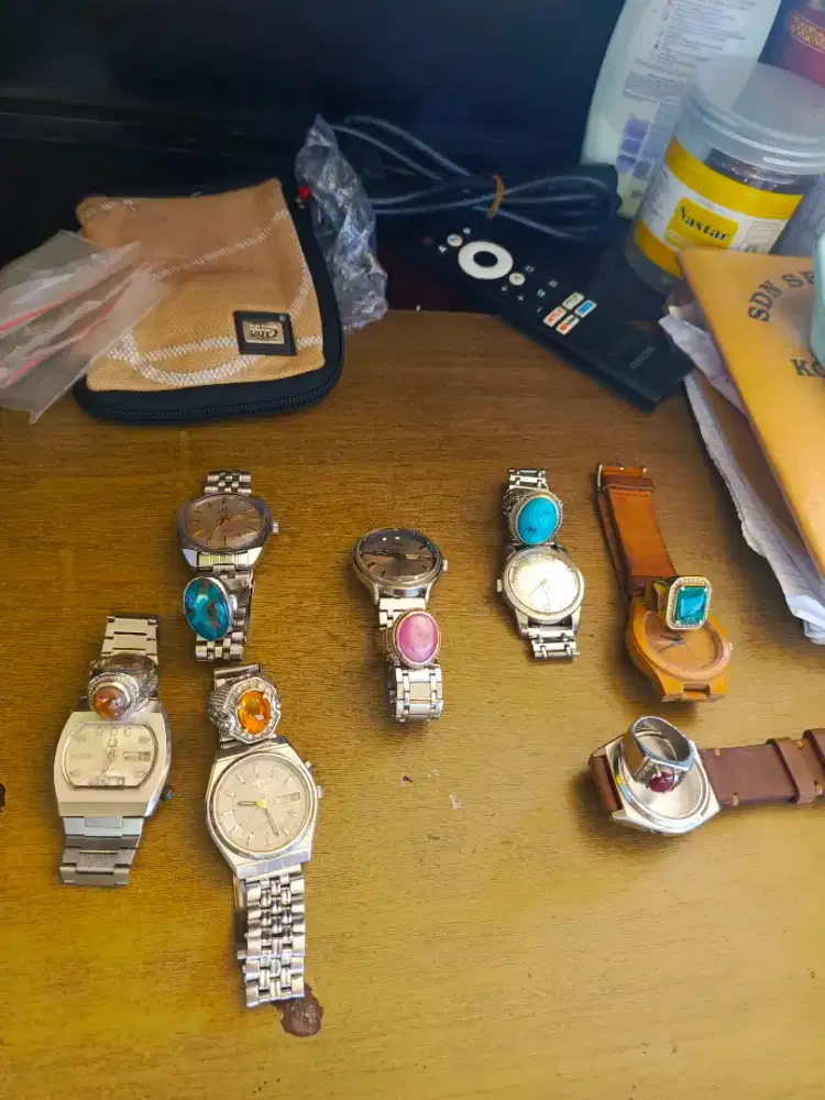 Di jual borongan jam kuno dan cincin permata dan akik, barang pake an