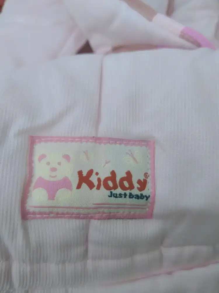 Selimut dan gendongan bayi