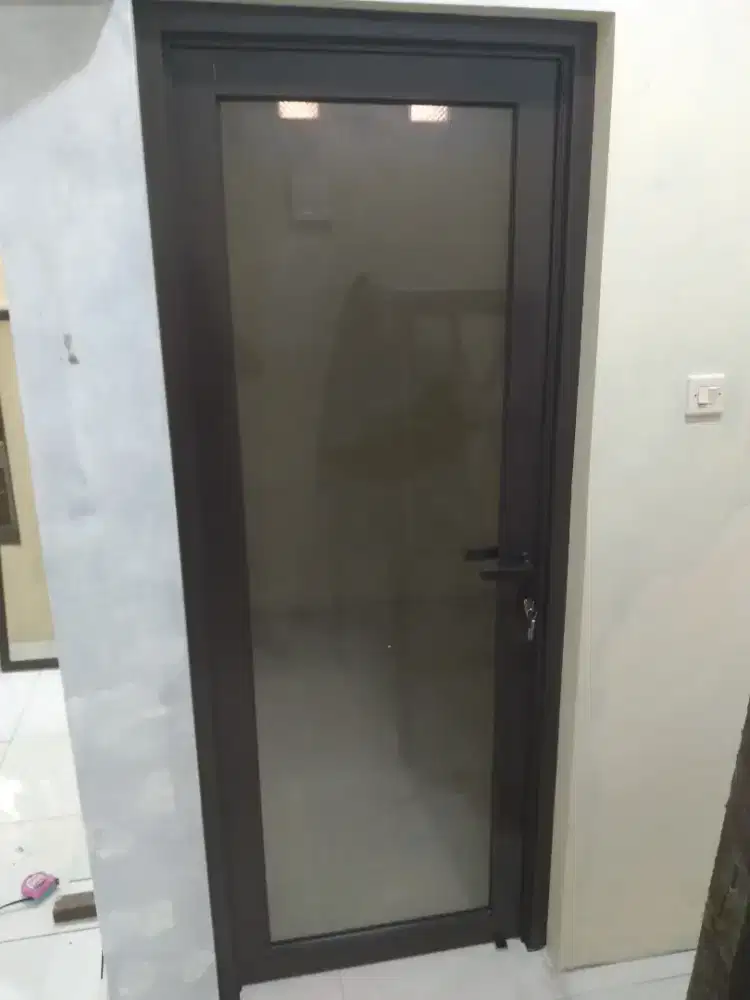 Pintu aluminium kaca office T200cm L100cm harga terpasang 2,2 jt/unit