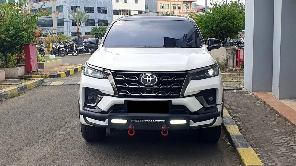 Toyota Fortuner 2.7 SRZ GR Sport Bensin 2022 Like New Low KM Record