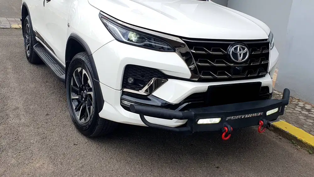 Toyota Fortuner 2.7 SRZ GR Sport Bensin 2022 Like New Low KM Record