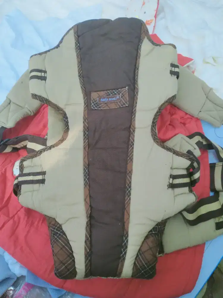 Gendongan bayi bekas