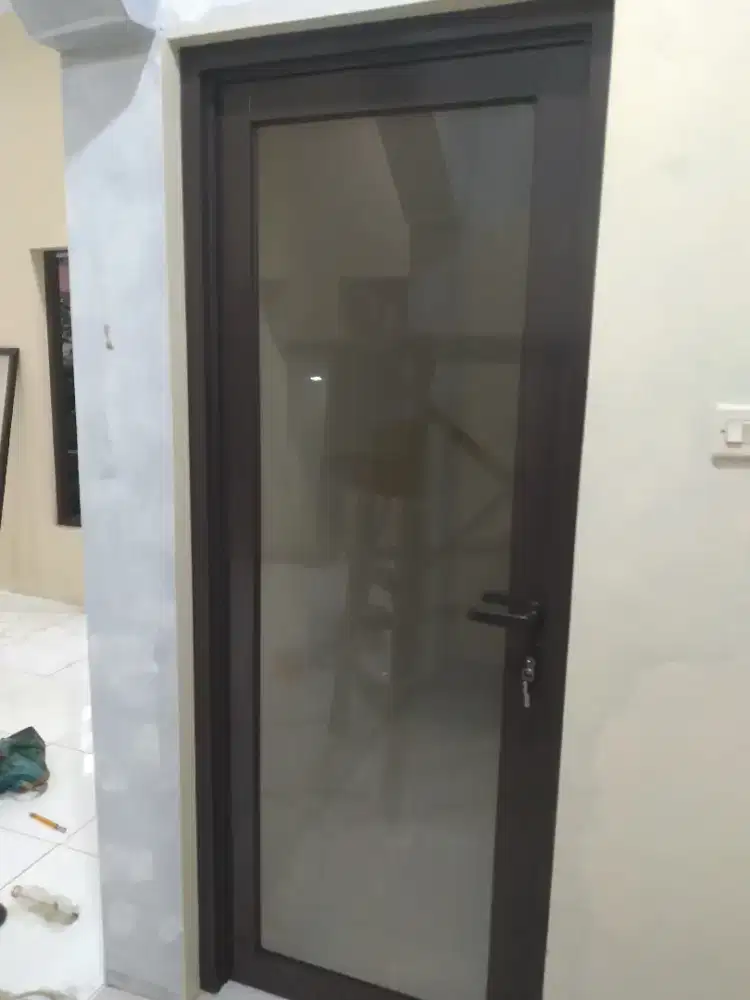 Pintu kaca aluminium swing T220cm L100cm hrg plus pasang 2,2 jt / unit