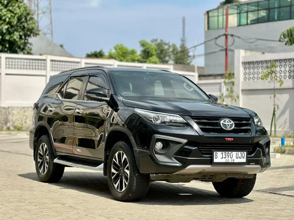 [LOW KM] Toyota Fortuner VRZ TRD Diesel AT 2017