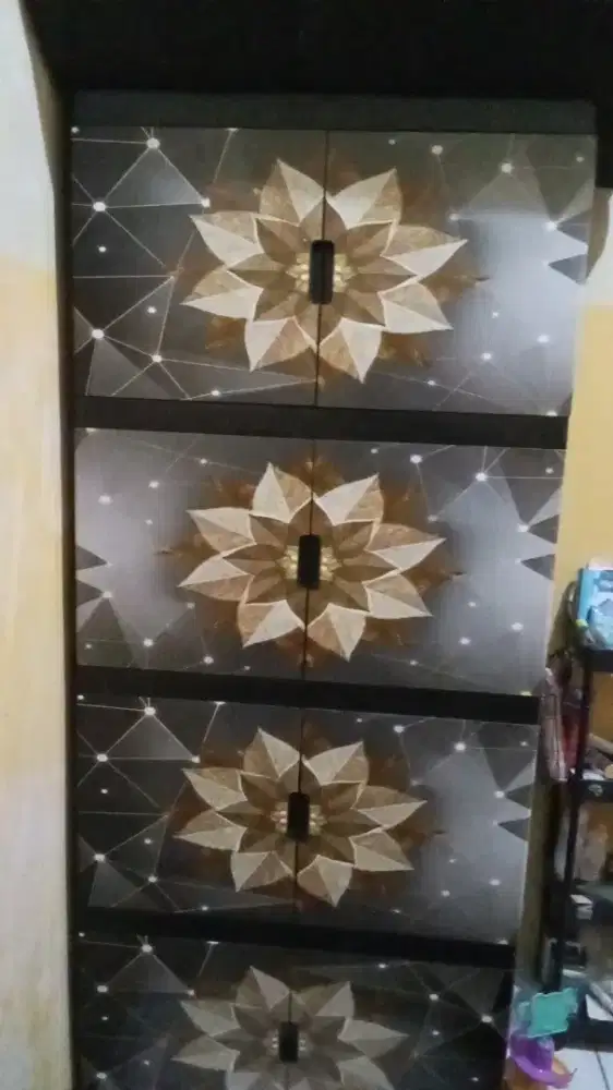 Lemari pakaian 4 tingkat