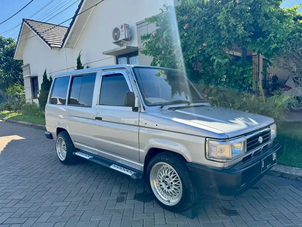 Toyota Kijang Rover ‘91 – Retro Unik 3 Pintu (4 Pintu dengan Bagasi)