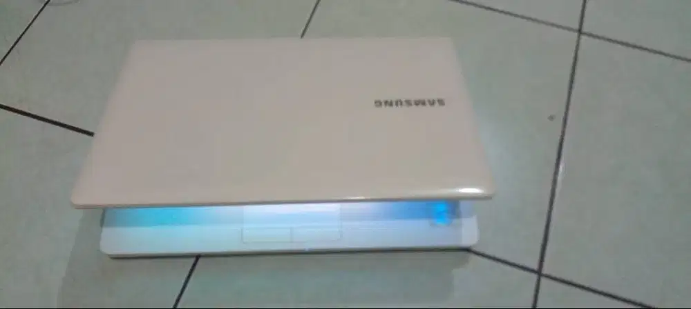 Laptop Samsung 300E5EV/300E4EV/300E5V, Celeron, Ram 4/320Gb, White