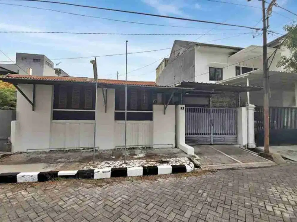 Dijual Rumah Tenggilis Mejoyo - 100 meter dari jalan kembar Raya Tenggilis
120 meter dari Indomaret & Alfamaret
Dekat daerah jajanan makanan, resto, cafe, supermarket