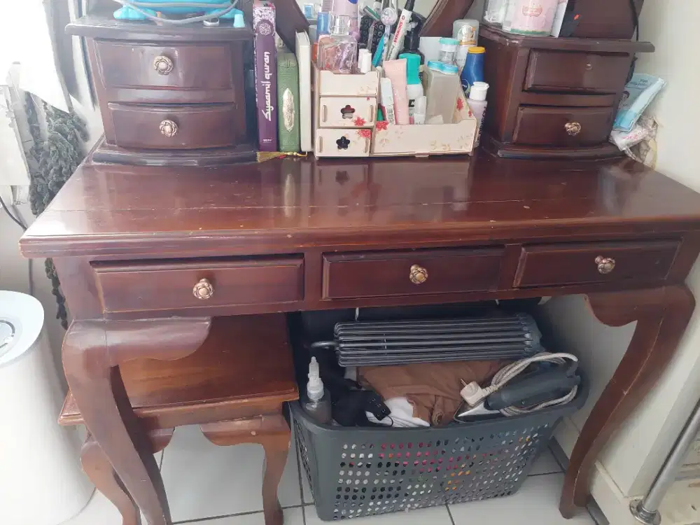 Meja rias antik estetik kayu jati