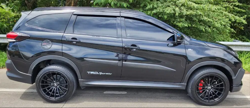 Toyota New Rush 1,5 TRD Sportivo (Manual Transmisi) Warna Hitam