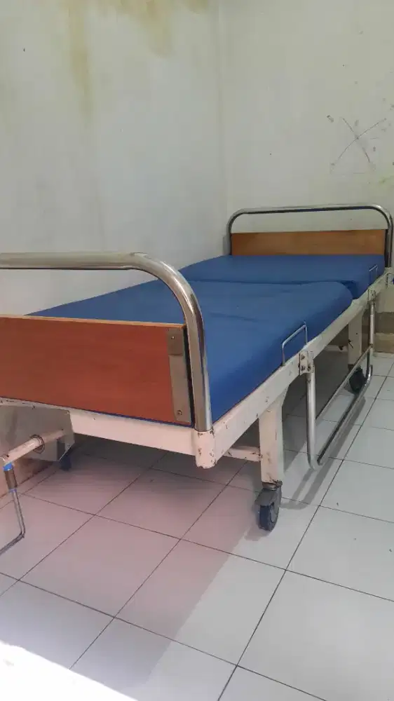 Bed /Ranjang Pasien 1 Crank Engkol