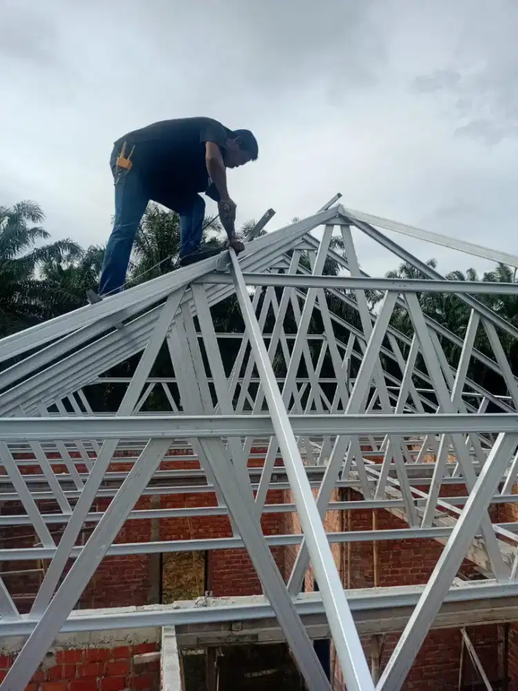 Jasa pasang rangka atap baja ringan dan plapon pvc