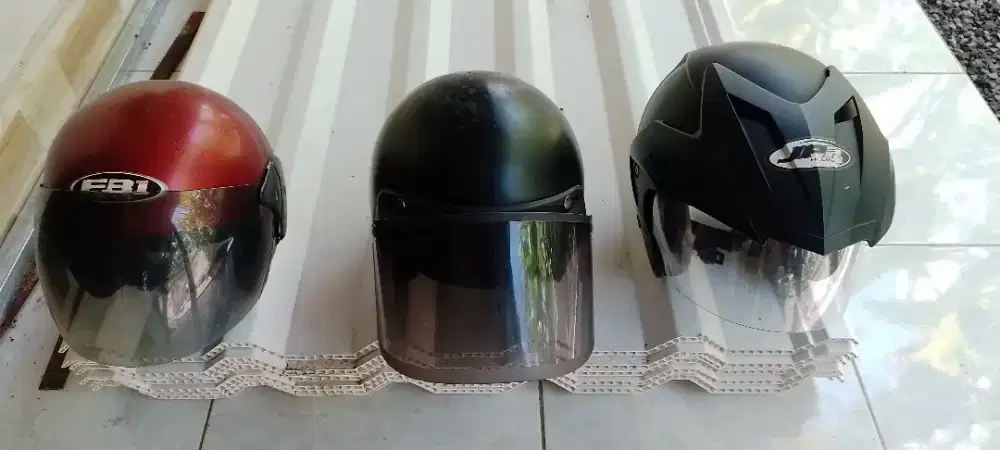 Helm bekas bagus