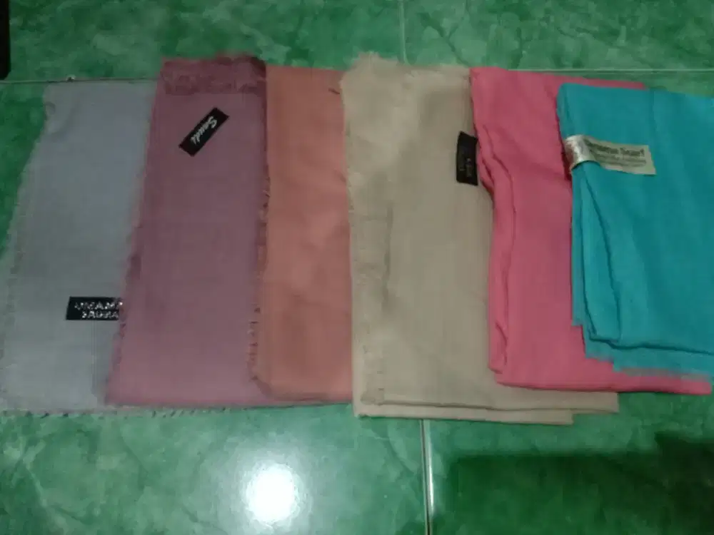 Hijab segi empat dan pasmina