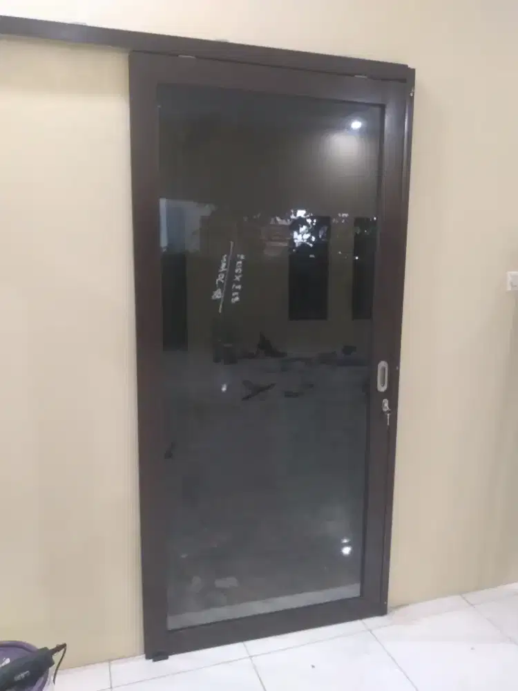 Pintu geser aluminium kaca T210cm L90cm harga plus psg 2,3 jt / unit
