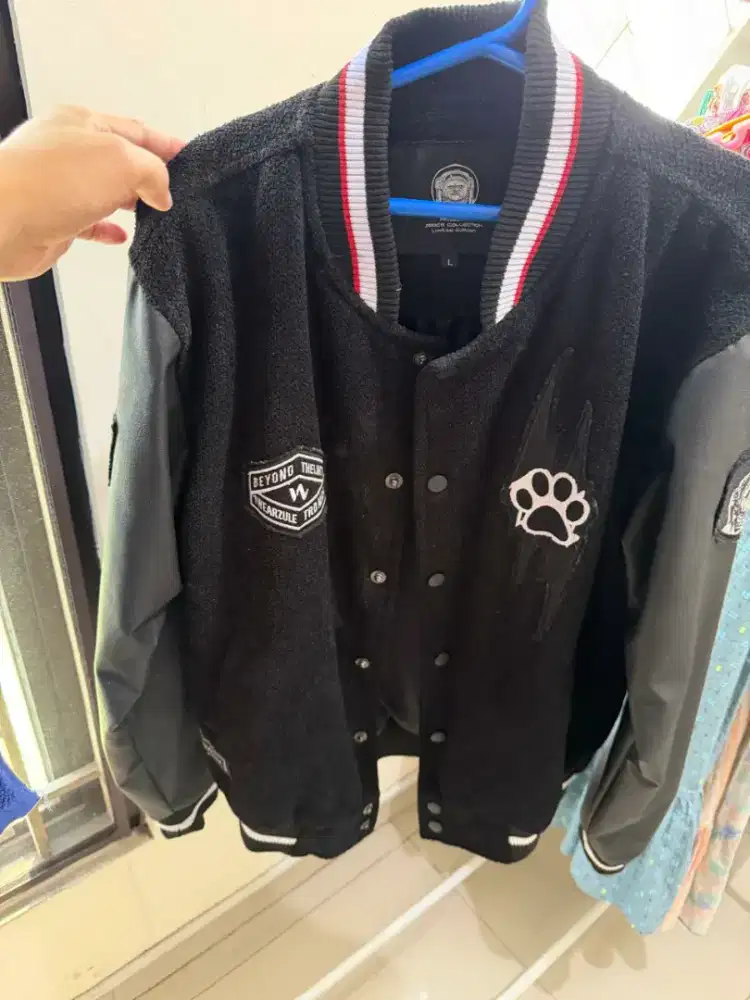 Jaket Varsity Space Collection Limited Series Merk Iwearzule, Size L