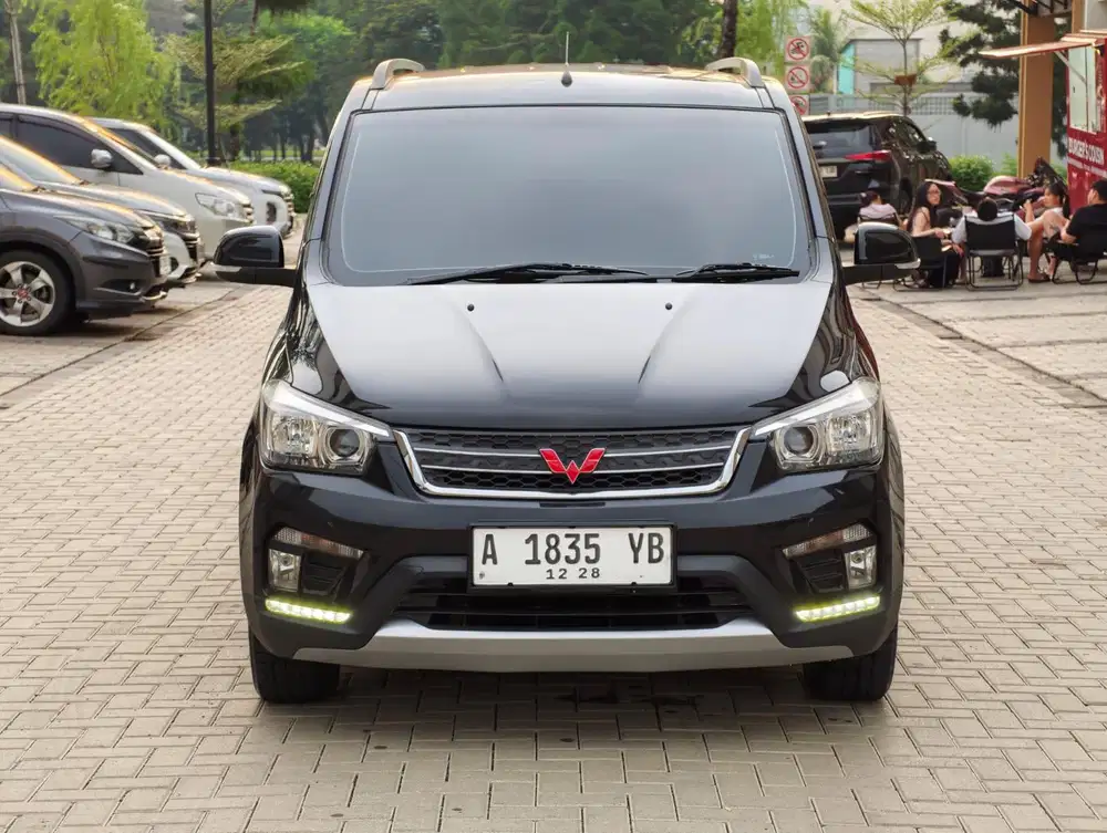 WULING CONFERO 1.5 L LUX MANUAL 2018 HITAM