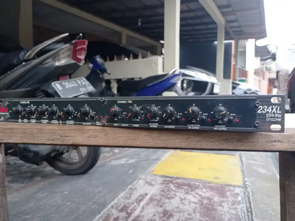 CROSSOVER DBX 234 XL BEKAS SECOND