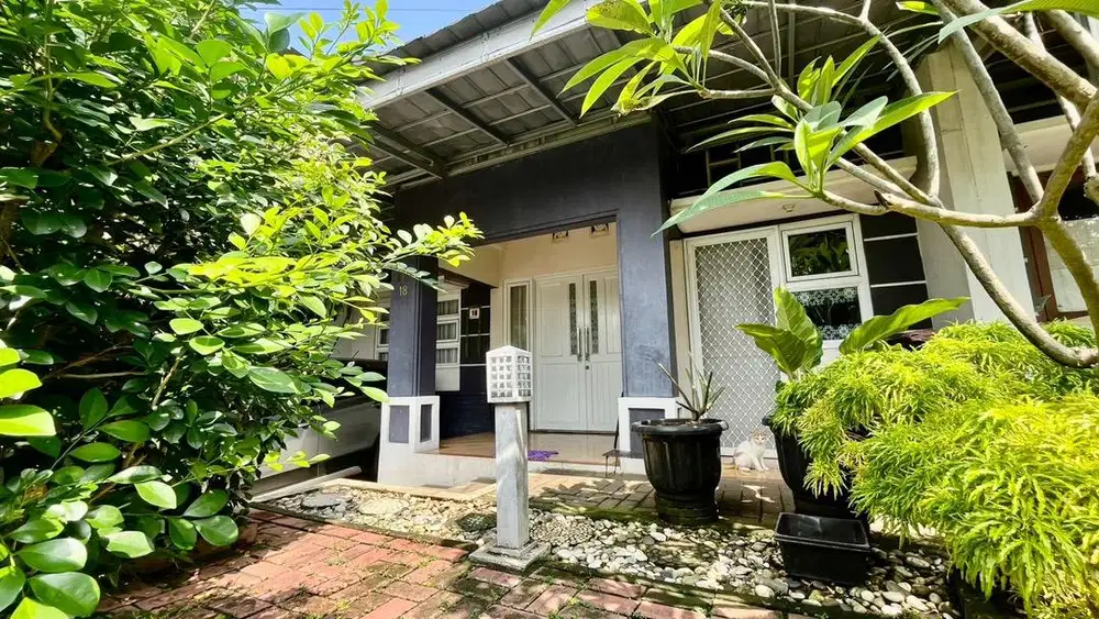 Rumah Cluster Siap Huni Semi Furnish depan rumah lega langsung taman.