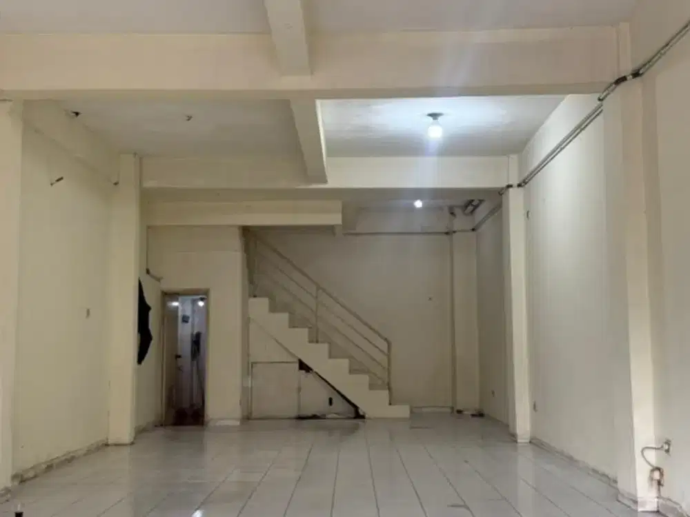 Disewakan Ruko Tomang Rawa Kepa Utama 3 Lantai Siap Huni Harga Bersahabat