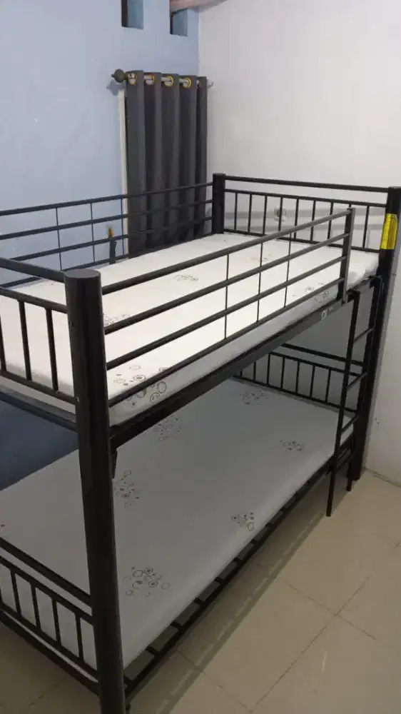 Rangka Besi 2 susun + 2 Kasur + Lemari