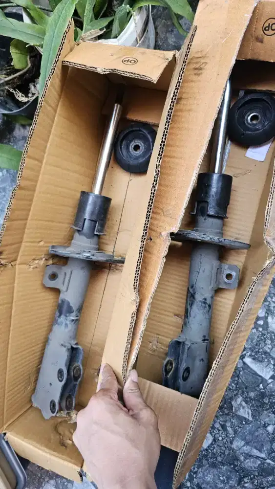 Sepasang Shockbreaker Depan New Ertiga Hybrid 2022