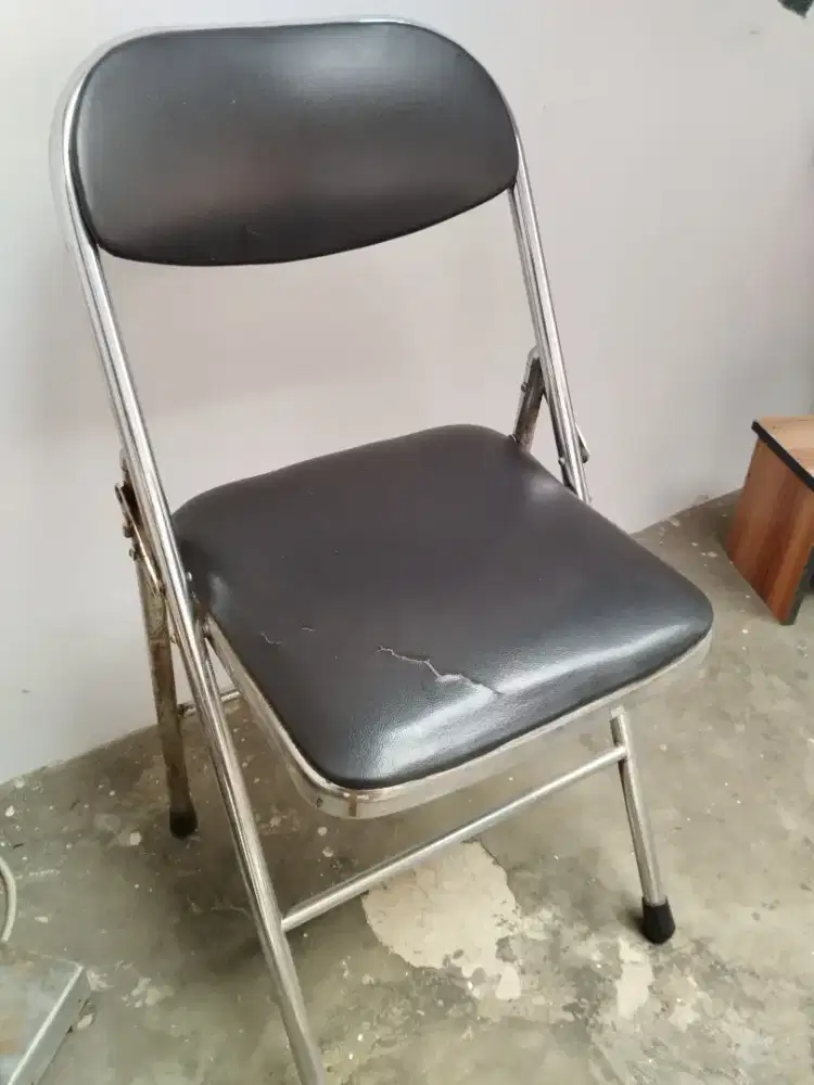 Kursi lipat merk futura