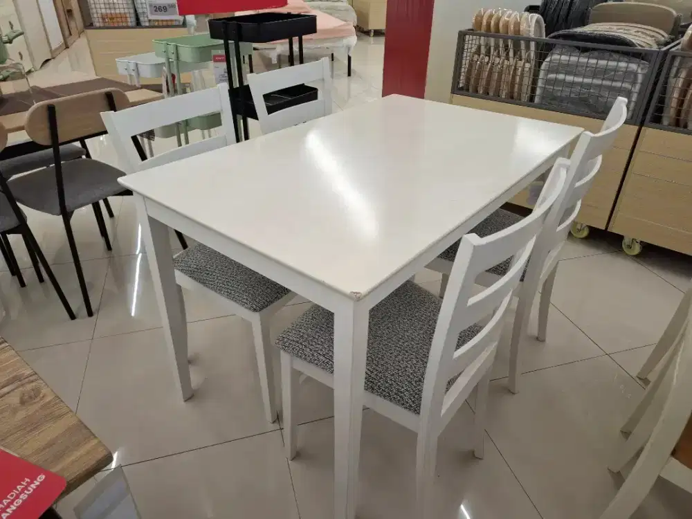 Meja Makan Kayu Putih Ex Display