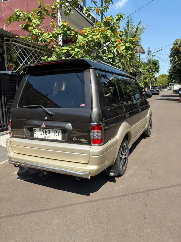 Kuda Grandia 2.0 bensin