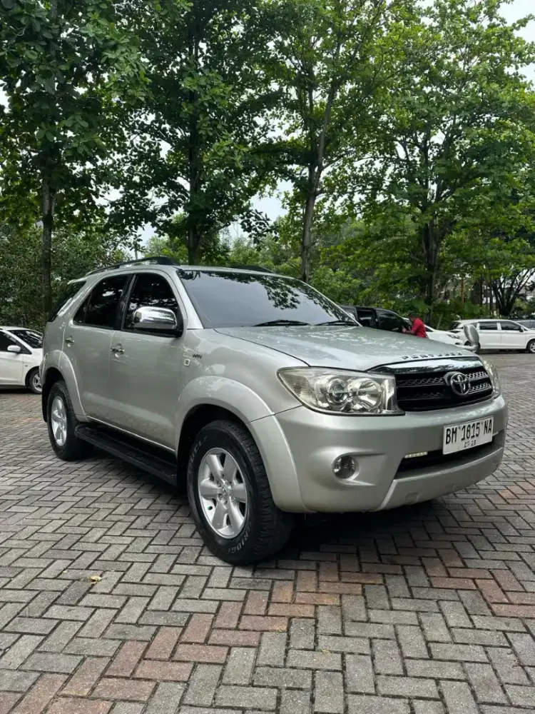 Toyota Fortuner V 4x4 Bensin 2009