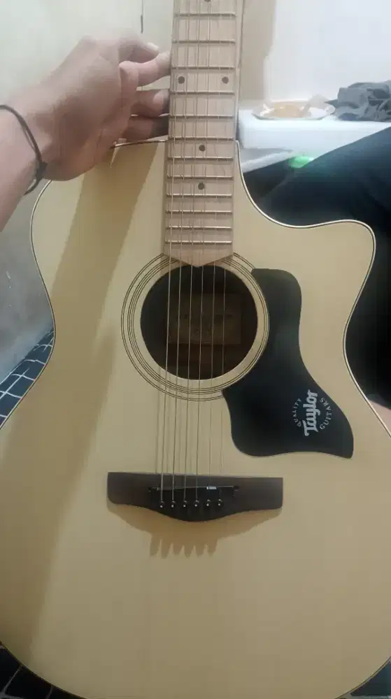 Guitar Taylor akustik