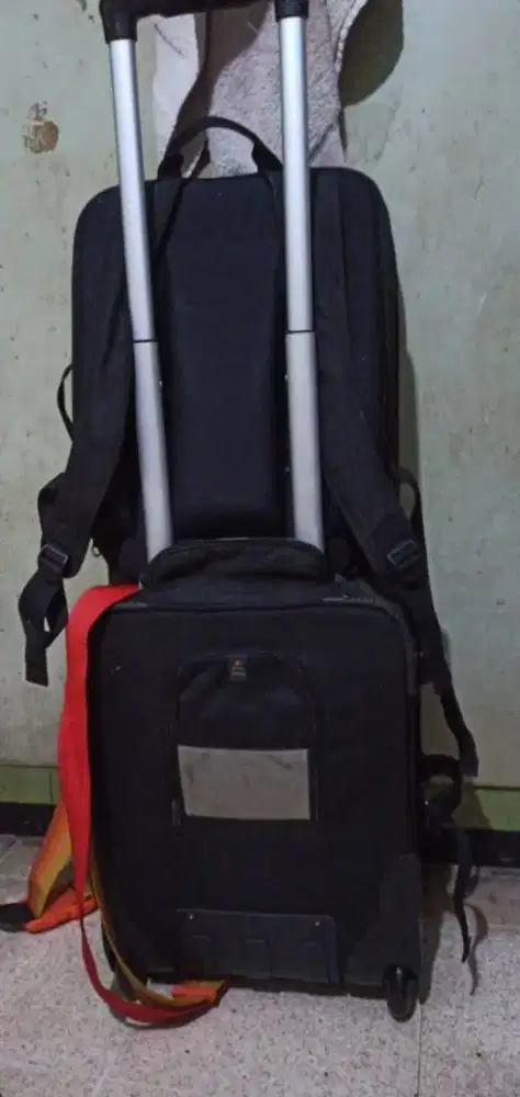 Koper bisa berubah jadi tas kamera anti hujan