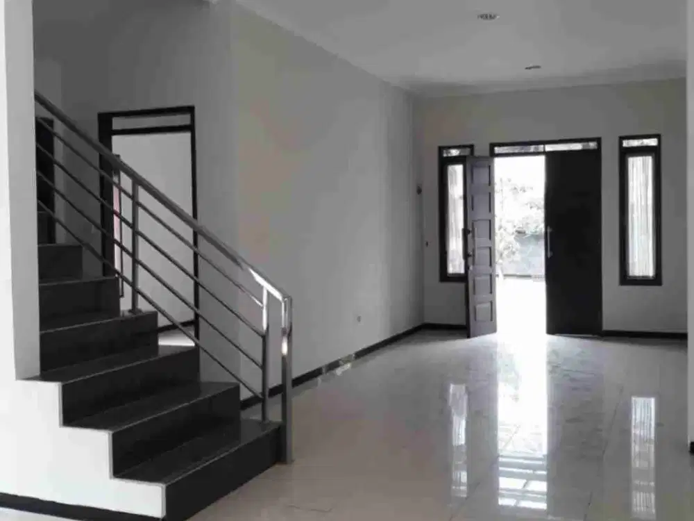 jual rumah 2 lantai di cluster tengah singgasana