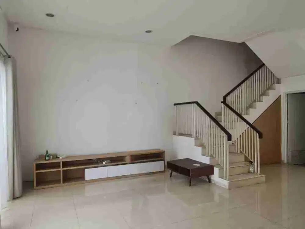 dijual atau sewa rumah PIK crown 8x24 golf view golf furnsih biasa