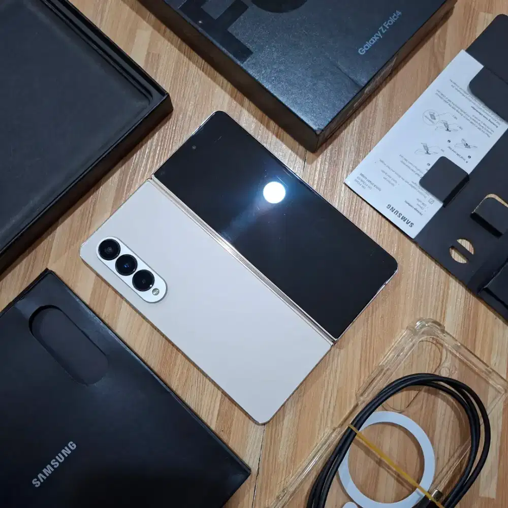 Samsung Galaxy Z Fold 4 12/512 SEIN Fullset