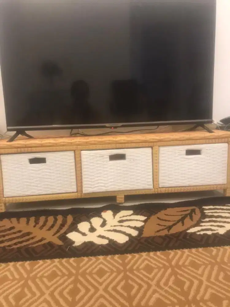 Lemari tv rotan sintetis