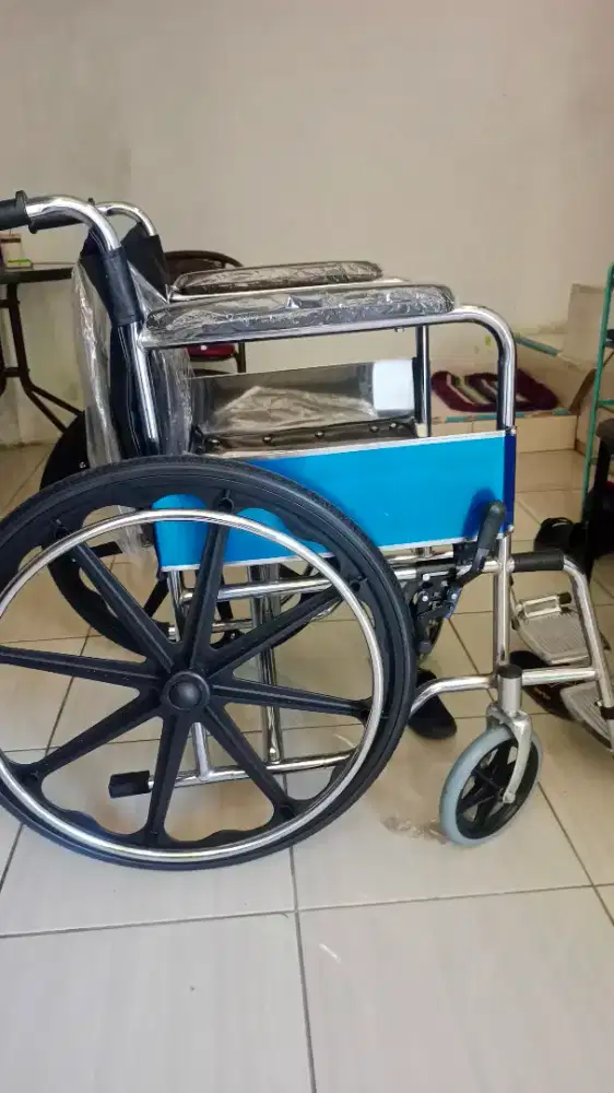 Kursi roda kondisi baru