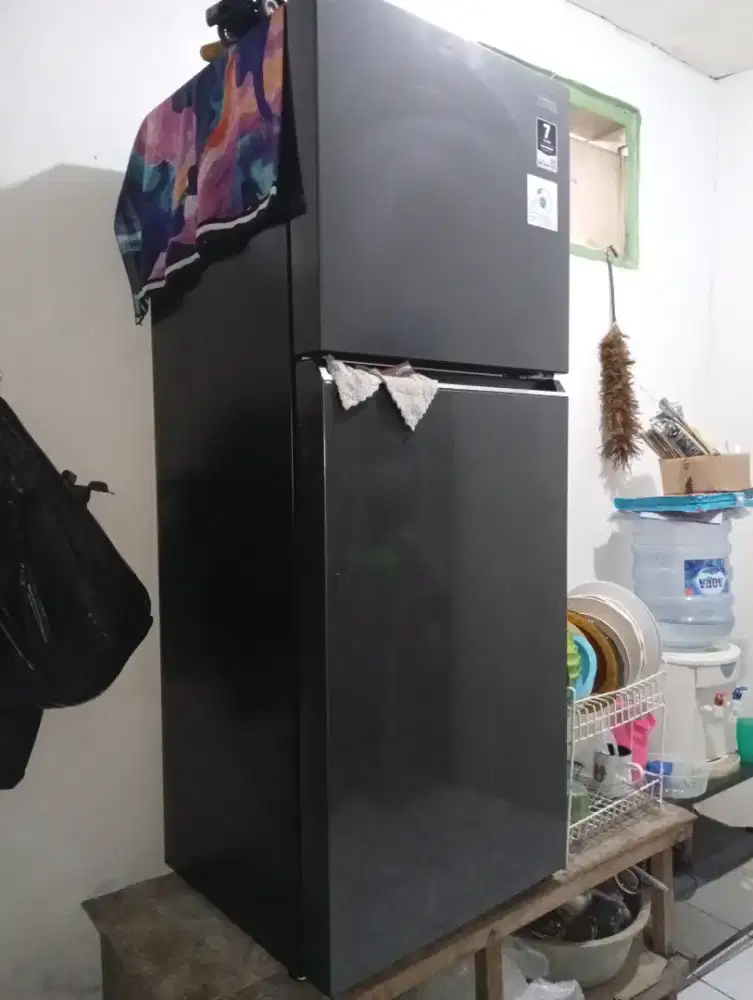 Jual kulkas , lemari piring dan meja kayu jati