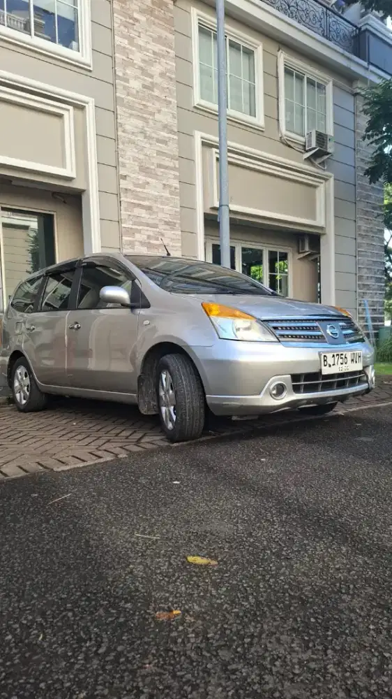 Nissan Livina Istimewa