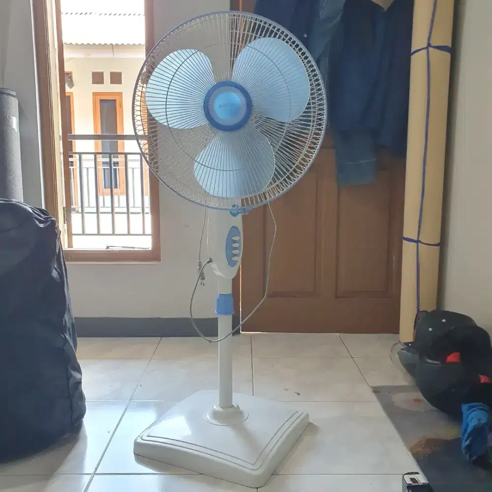 Kipas Angin Miyako Berdiri