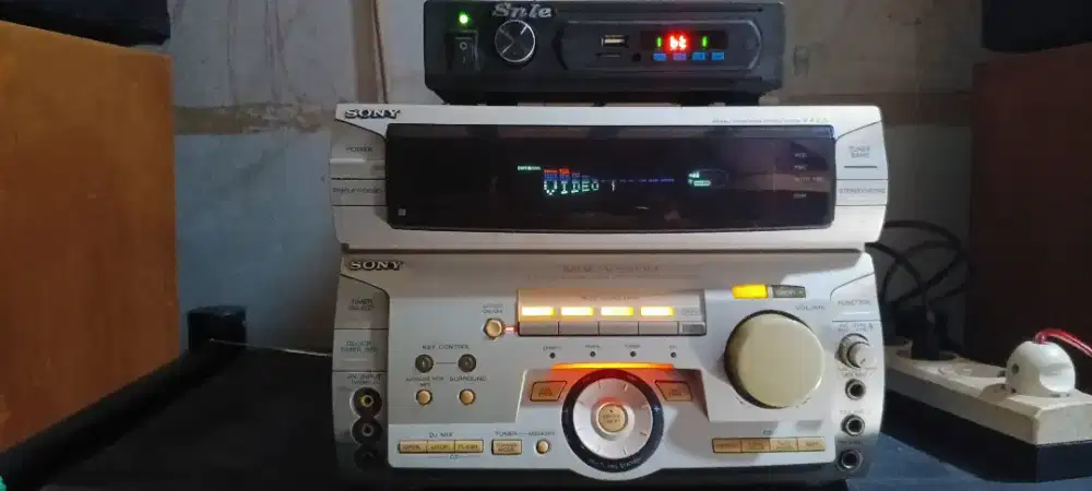 Dijual SONY  MHC - V5500 + Salon SONY